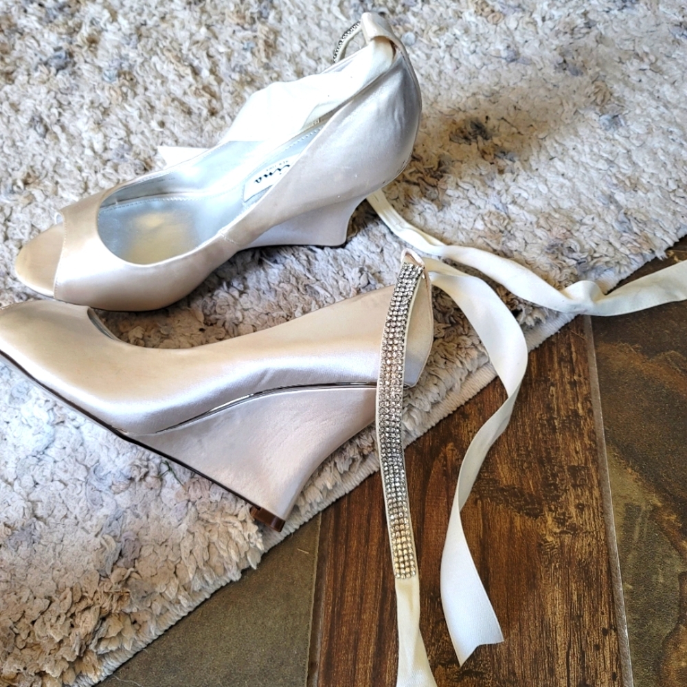 Nina size 7M satin white, wedge with rhinestone ties wedge open toe shoes